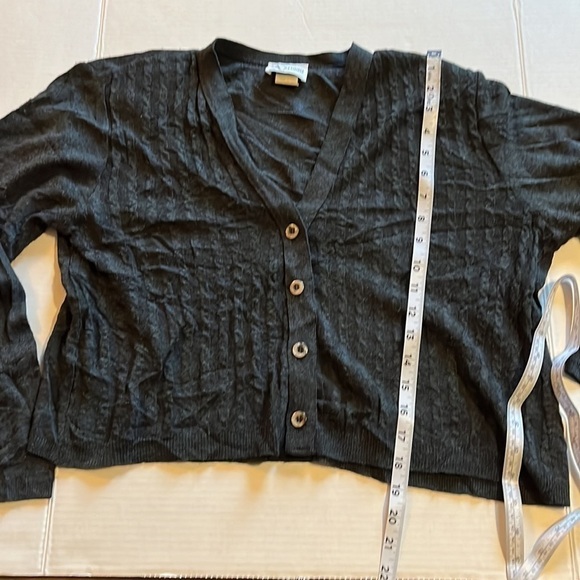 VTG-K Studio-size L-dark gray, four button V-neck short cardigan. Shoulder pads. - Picture 8 of 8